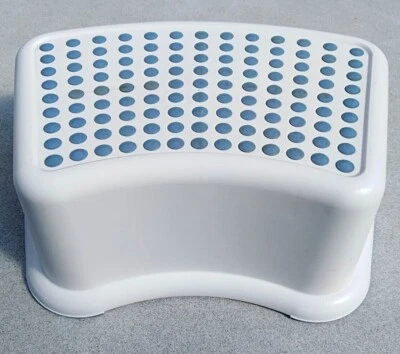 Ikea Kinderhocker, weiß blau, guter Zustand - Bild 1 von 2