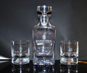 Jarra grabada Bardstown Bourbon Company y 2 vasos Rocks COMO NUEVO - Imagen 1 de 5