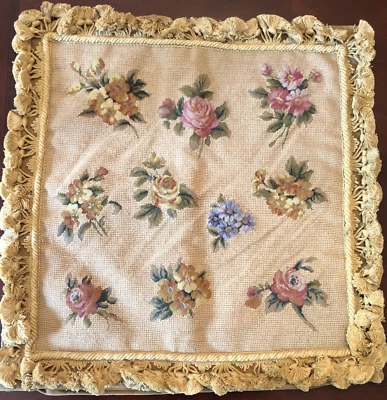 Funda de Almohada Estilo Aubusson Punta de Aguja Rosas Pequeño Punto Floral País Francés Foto 1 de 4