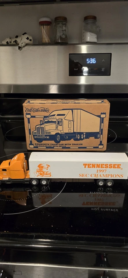 ERTL Kenworth T600B cabina con remolque Universidad de Tennessee 1997 nuevo en caja Foto 1 de 4
