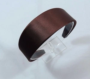 Diadema clásica de satén de 1 3/4 pulgadas marrón chocolate suave sin ouch elegante A - Imagen 1 de 2