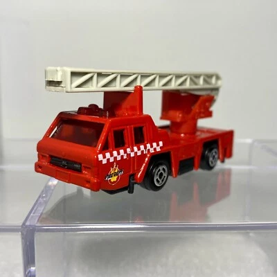 Camión con escalera de bomberos Realtoy Nissan diésel ~ 1:60 - 1:64 rojo fundido a presión Foto 1 de 4