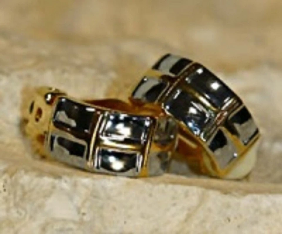 Nuevos pendientes en caja a prueba de níquel enchapados en oro plateado diseño a cuadros medio aro con clip Foto 1 de 1