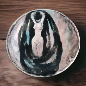Assiette en céramique signée BÈLY "Femme Qui Danse" Peinture Abstraite Vintage.2 - Imagen 1 de 13