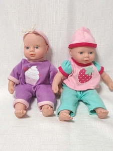 Lote de 2 mini muñecas bebé circo 8" ojos azules hermanas gemelas años 90 con trajes  - Imagen 1 de 8