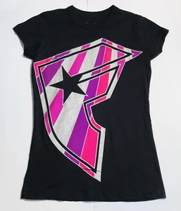 FAMOUS STARS AND STRAPS Women’s Black Spell Out T-Shirt Travis Barker SZ Medium - Picture 1 of 7