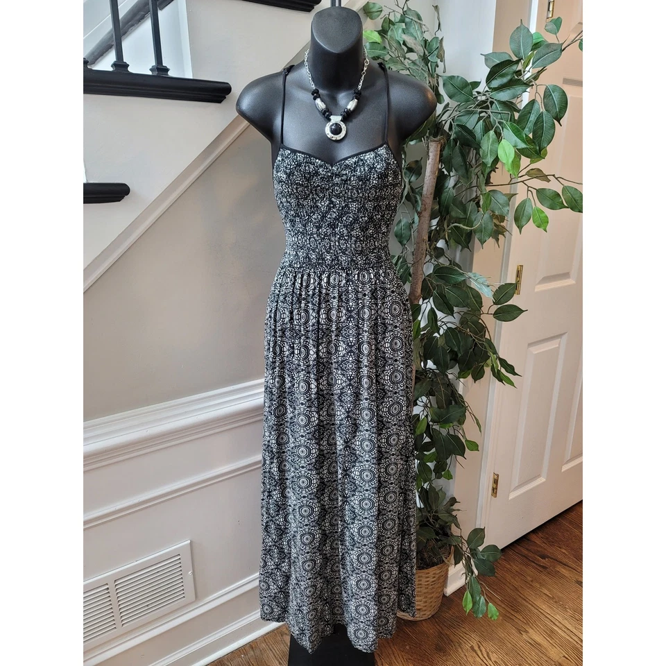 Maxi Vestido Xhilaration Mujer S Negro Blanco Boho Sin Mangas Calado Rayón Foto 1 de 4