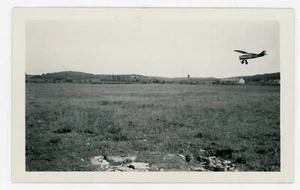 PHOTO snapshot, un avion aviation atterrissage aéronautique terrain hangar - Picture 1 of 2