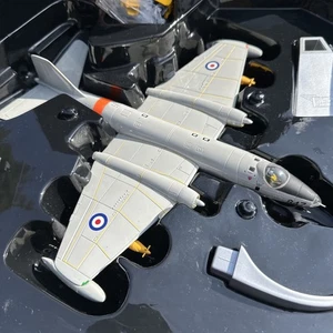 Corgi EE Canberra TT.18 Royal Navy FRADU, RNAS Yeovilton 1985 AA34707 Limited Ed - Picture 1 of 18