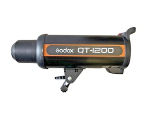 Godox QT-1200, Studio flash, Power 1200w, Mains Power, For Parts or Not Working - Picture 1 of 8