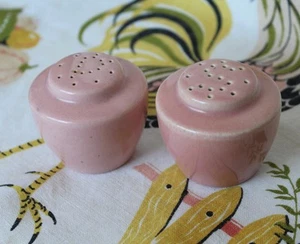 Vintage Vernon Kilns Pink California Pottery Salt & Pepper Shakers Cork Stoppers - Picture 1 of 6