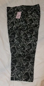 INVESTMENTS PETITES - FLORAL CAPRI PANTS - SIZE 14P - Picture 1 of 2