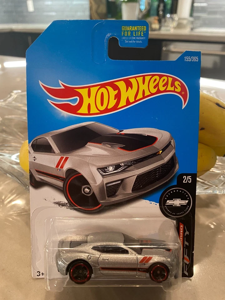 2017 Hot Wheels #155 Camaro Fifty 2/5 '16 CAMARO SS Argento Con Mozzi Neri MC5 - Immagine 1 di 1