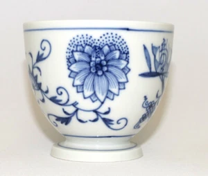 Meissen, Porzellan, Fußkoppchen, Zwiebelmuster, Ø 7,5 cm, 140 ml - Picture 1 of 6