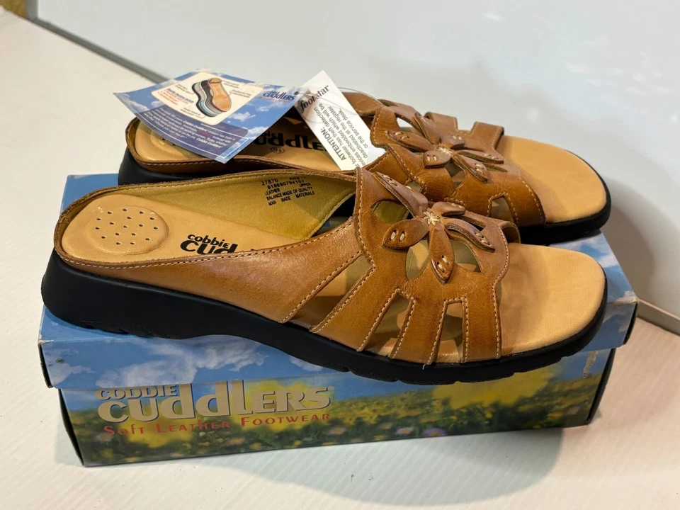 Sandalias de cuña Cobbie Cuddlers para mujer de cuero marrón cómodas con flores 9 1/2 Foto 1 de 4