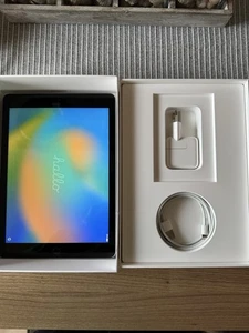 Apple iPad 5. Gen. 32GB, WLAN,  9,7 Zoll - A1822 - spacegrau - Bild 1 von 5