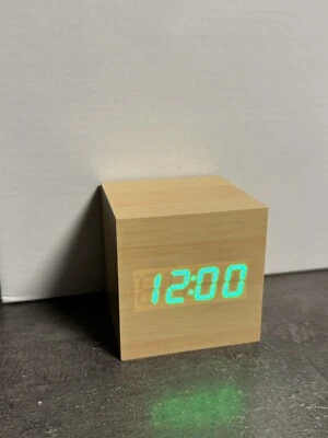 ATLANTA 1134/30 Design Tischwecker mit Touch Wecker Tischuhr Digital Cube Beige - Bild 1 von 4