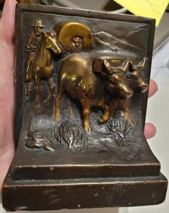 1 ANTIKE P. HERZEL POMPEIANISCHE BRONZE PLATTIERT TEXAS COWBOY CONNESTO SKULPTUR BUCHSTÜTZE - Bild 1 von 16