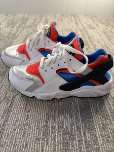 Nike Air Huarache Damenschuhe Größe 9 weiß rot blau DV2220-100 Laufen sportlich - Bild 1 von 9
