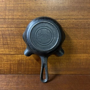 Vintage Griswold Ashtray Quality O Ware Cast Iron Skillet - Picture 1 of 7