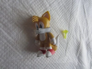 2020 Kidrobot Sonic the Hedgehog Vinyl Minifigur: Schwänze mit gelbem Zubehör - Bild 1 von 2