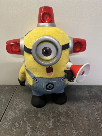 Thinkway Toys Despicable Me Bee-do Fireman Minion LightsUp & Talks Cover