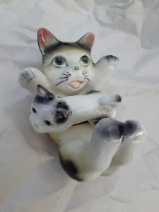 COLLECTIBLES vintage salt and pepper CAT PORCELAIN WITH HER KITTEN - Bild 1 von 12