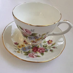 ROYAL ALBERT tea cup and saucer Friendship series Larkspur teacup floral 1940s  - Picture 1 of 5