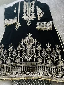 abiti di design pakistani cuciti anelas ricamati 2 pezzi grande tuta velluto - Foto 1 di 4