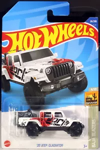Hot Wheels 2022 White '20 Jeep Gladiator #26, Hot Wheels Baja Blazers 4/10 - Picture 1 of 3