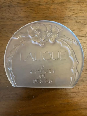 LALIQUE FRANCIA DISEÑO ART DECO SIGLO DE DISEÑO CRISTAL PLACA CONMEMORATIVA Foto 1 de 4