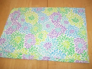 New Hancock Fabrics White Flower Burst Flannel Fabric Material 18" Piece - Picture 1 of 5