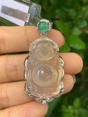 Piedras preciosas de calcedonia talladas a mano Buda de la risa, colgante de ágata  Foto 1 de 3