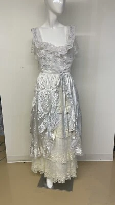 Vestido victoriano vintage Diamond Run Erika's Place satinado en capas de encaje talla 3/4 Foto 1 de 4