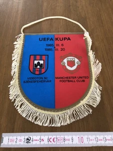 fußball wimpel Videoton x Manchester United Uefa Cup 1985 Pennant/Fanion - Picture 1 of 2