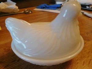 Vintage white milk Glass chicken on Nest Candy Dish 4 1/2 Inch long - Picture 1 of 3