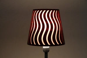 Lampenschirm XANTI mit weinroten Wellen Streifen ambientes Licht Tischleuchten - Bild 1 von 10
