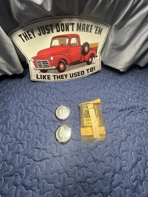 ¡NUEVO!! Oldsmobile Super "88" 1954 guardabarros emblema insignias con herrajes. Par cromado Foto 1 de 4