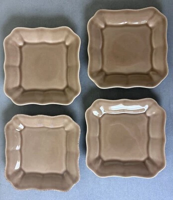 Conjunto de 4 pratos quadrados vieira Pottery Barn Cambria cogumelo acinzentado 5-1/8" - Imagem 1 de 3