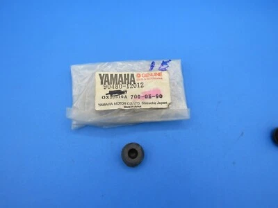 正品 原始设备制造商 YAMAHA GROMMET 90480-12012 BRAVO BR250T VENTURE VT480 — 第 1/3 张图片