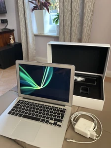 Apple MacBook Air 13 " 2017 Bat. 97% (1.8 GHz CPU/8 GB RAM/256 GB SSD) - Bild 1 von 19