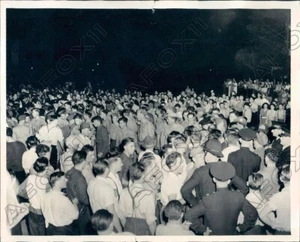 1941 Hamilton Ontario Canada Soldiers Arrive to Break up Picketers Press Photo - Picture 1 of 4