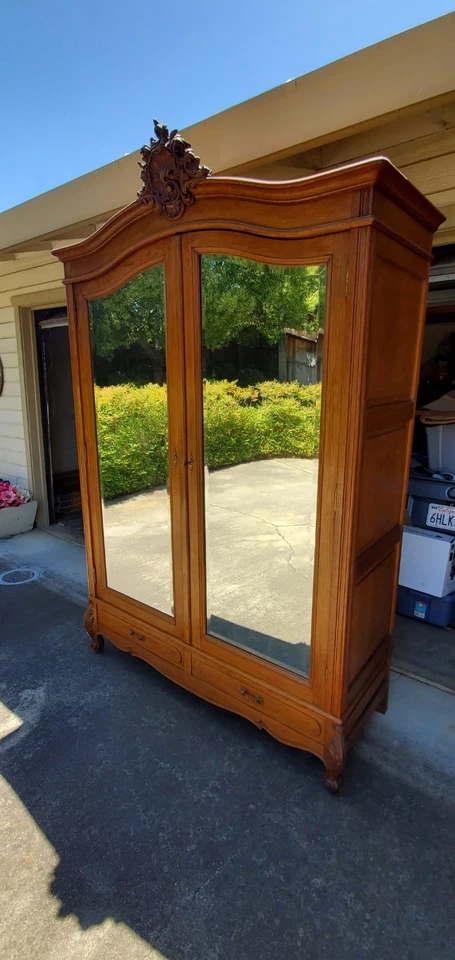 古董法国雕刻衣橱路易十五双门镜面衣橱 + 原装钥匙 — 第 1/4 张图片