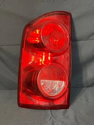 Luz trasera lateral del conductor 55277303AB - 2009 Dodge Ram 3500 Foto 1 de 4