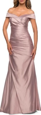 New LA FEMME Off the Shoulder Ruched Satin Trumpet Gown In Champagne Size 2 $418 - Изображение 1 из 4
