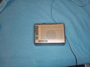 Vintage Magnavox Clock Radio D-3620 Alarm Clock Wood Grain TESTED  - Picture 1 of 7