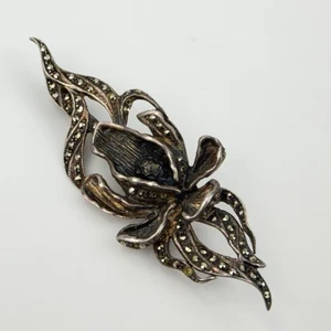 Broche prendedor vintage único de plata de ley y marcasita con flor de gladiolo - Imagen 1 de 9