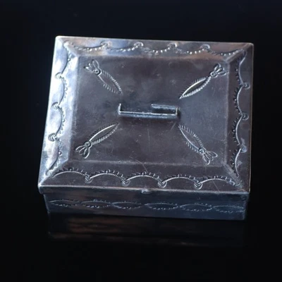 Moneda Navajo Temprana Esterlina Artesanal Estampación Mesa Caja Acabado Turquesa a/f Foto 1 de 4