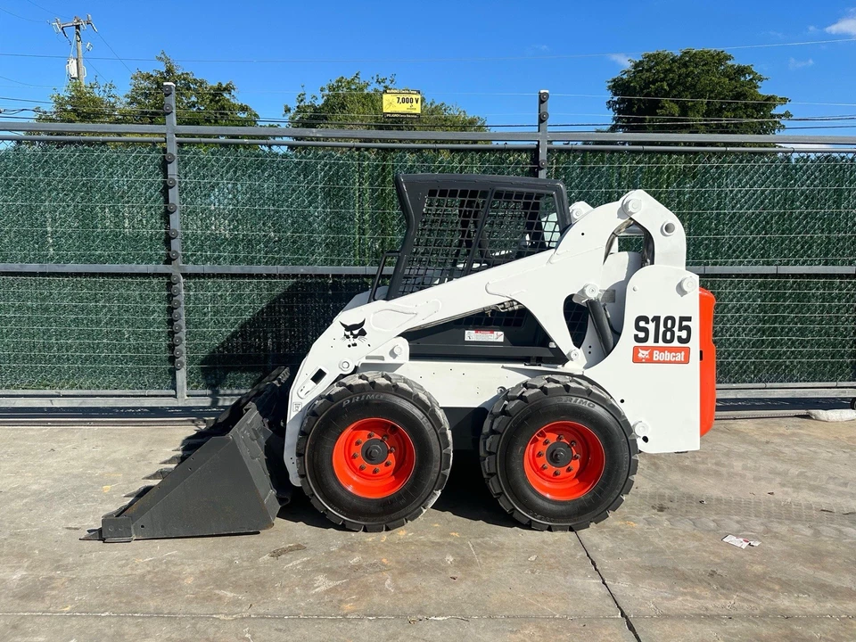 2004 BOBCAT S185- STANDARD CONTROLS- NO DEF -LOW HOURS - Image 1 of 4