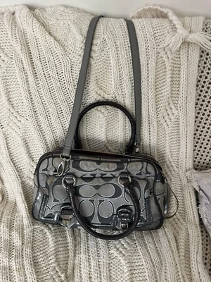 Cartera/brossbody Coach vintage de satén metálico Poppy Pushlock.  Uso mínimo. Foto 1 de 4